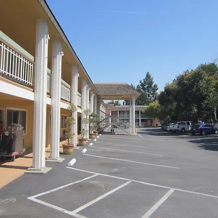 Caravelle Inn&Suites